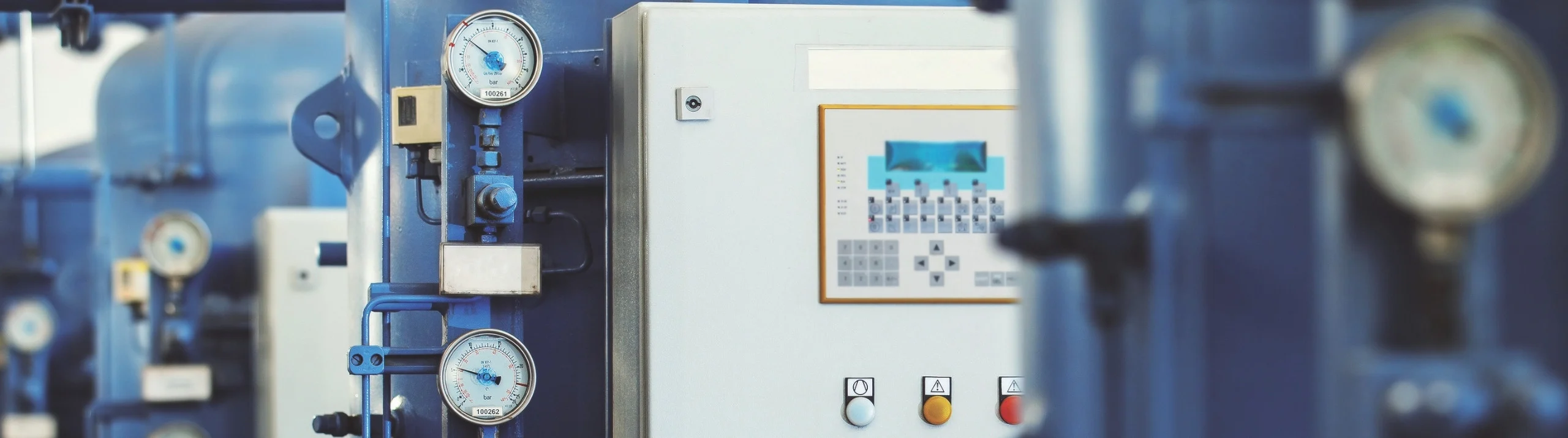 Elektrofachkräftemangel in der Industrie: Wie Technologie Stillstände verhindert